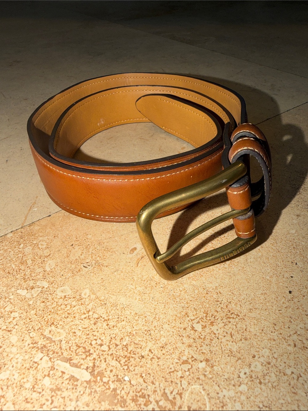 Tommy Hilfiger Leather Men's Belt in Tan - Classic Brass Buckle